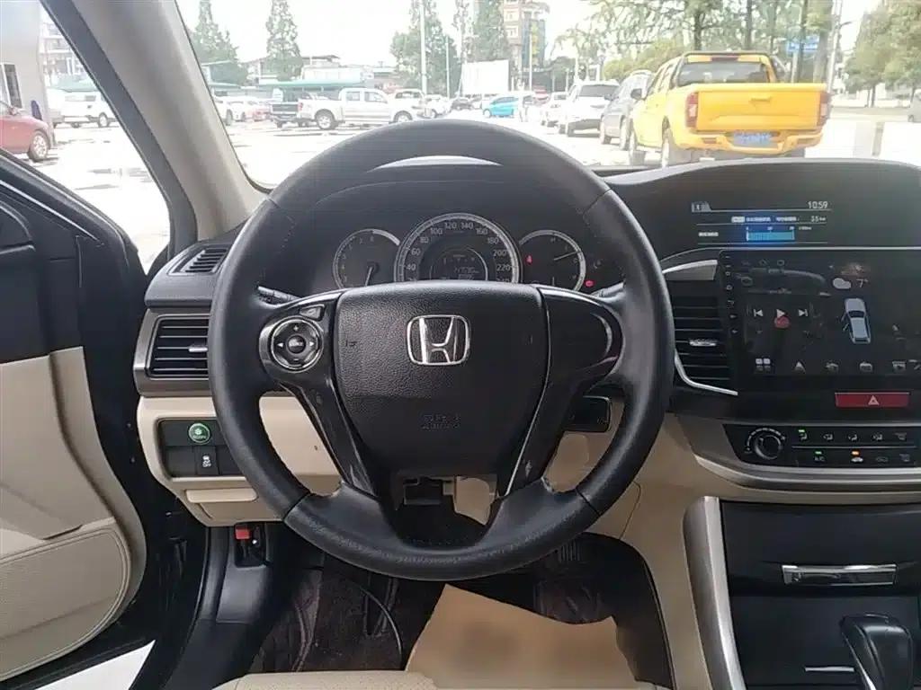 2015 Honda Accord 2.0L LXS Elite Edition — миниатюра 11