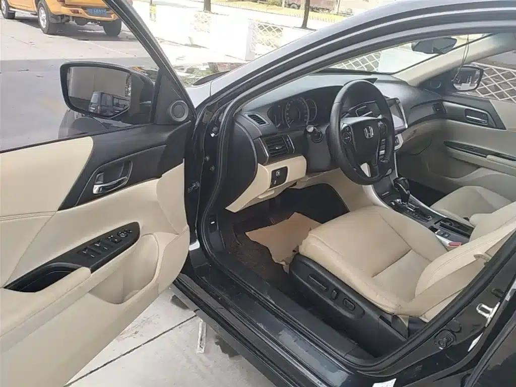 2015 Honda Accord 2.0L LXS Elite Edition — миниатюра 16