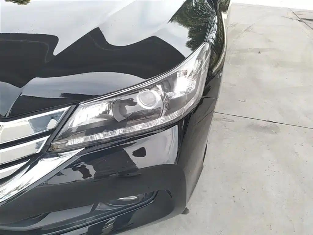 2015 Honda Accord 2.0L LXS Elite Edition — миниатюра 24