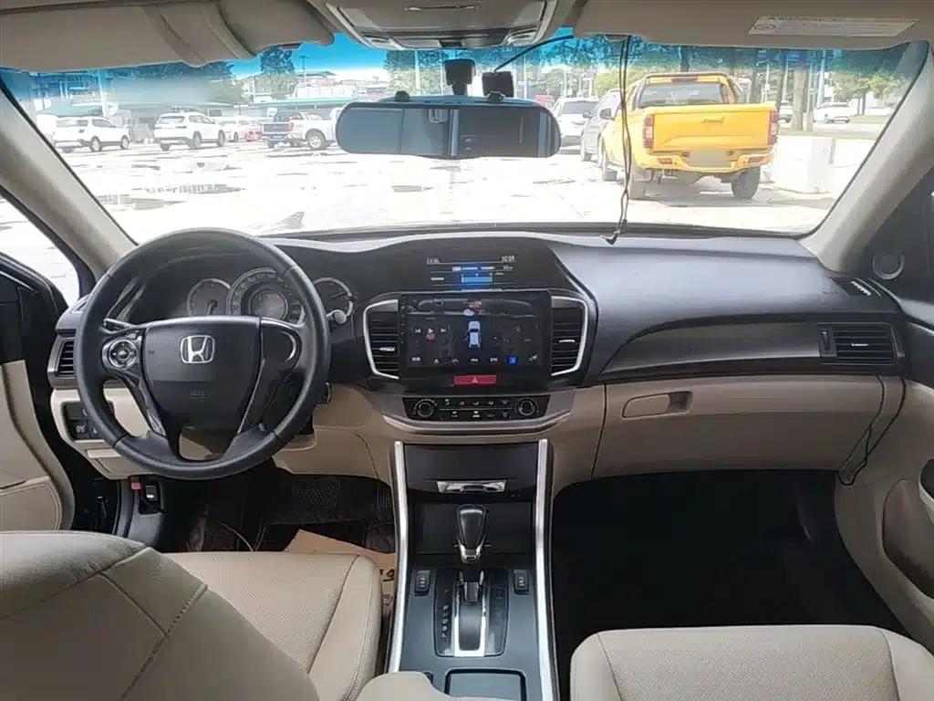 2015 Honda Accord 2.0L LXS Elite Edition — миниатюра 10