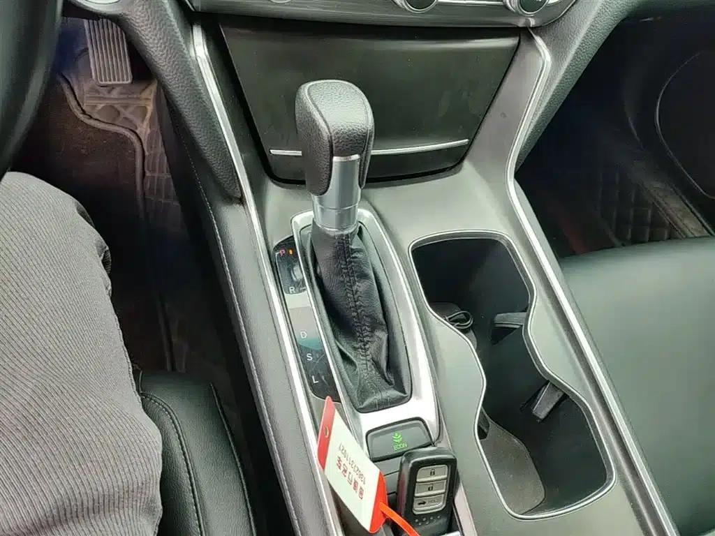2022 Honda Accord 260TURBO Luxury Edition — миниатюра 14