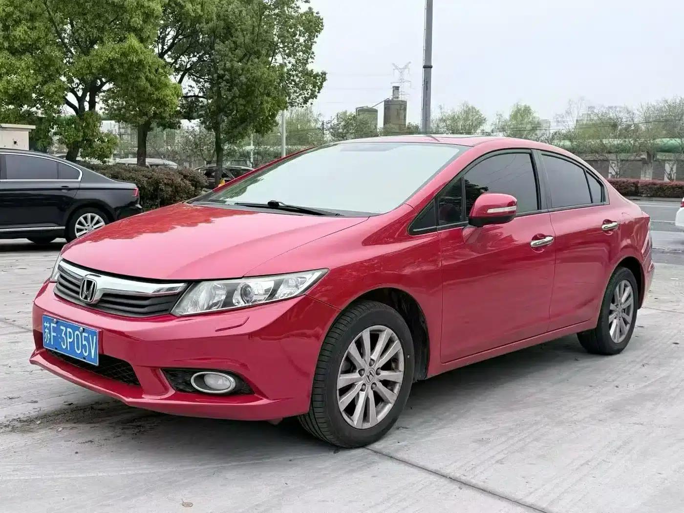 Civic 2013 10th Anniversary Edition 1.8L Automatic Luxury Edition — миниатюра 3