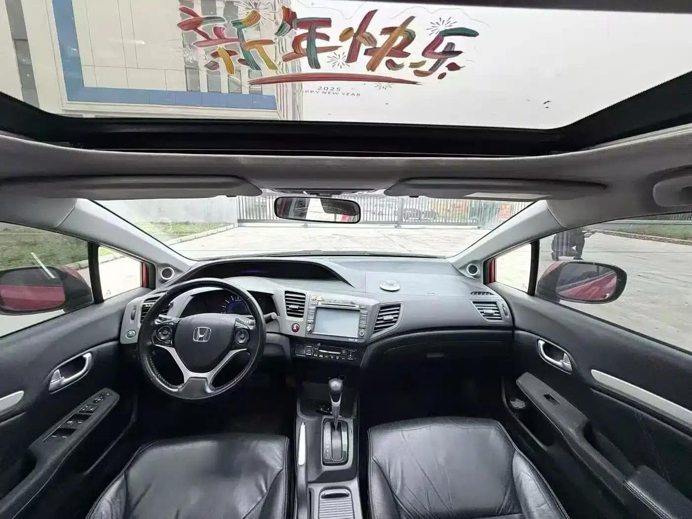 Civic 2013 10th Anniversary Edition 1.8L Automatic Luxury Edition — миниатюра 5