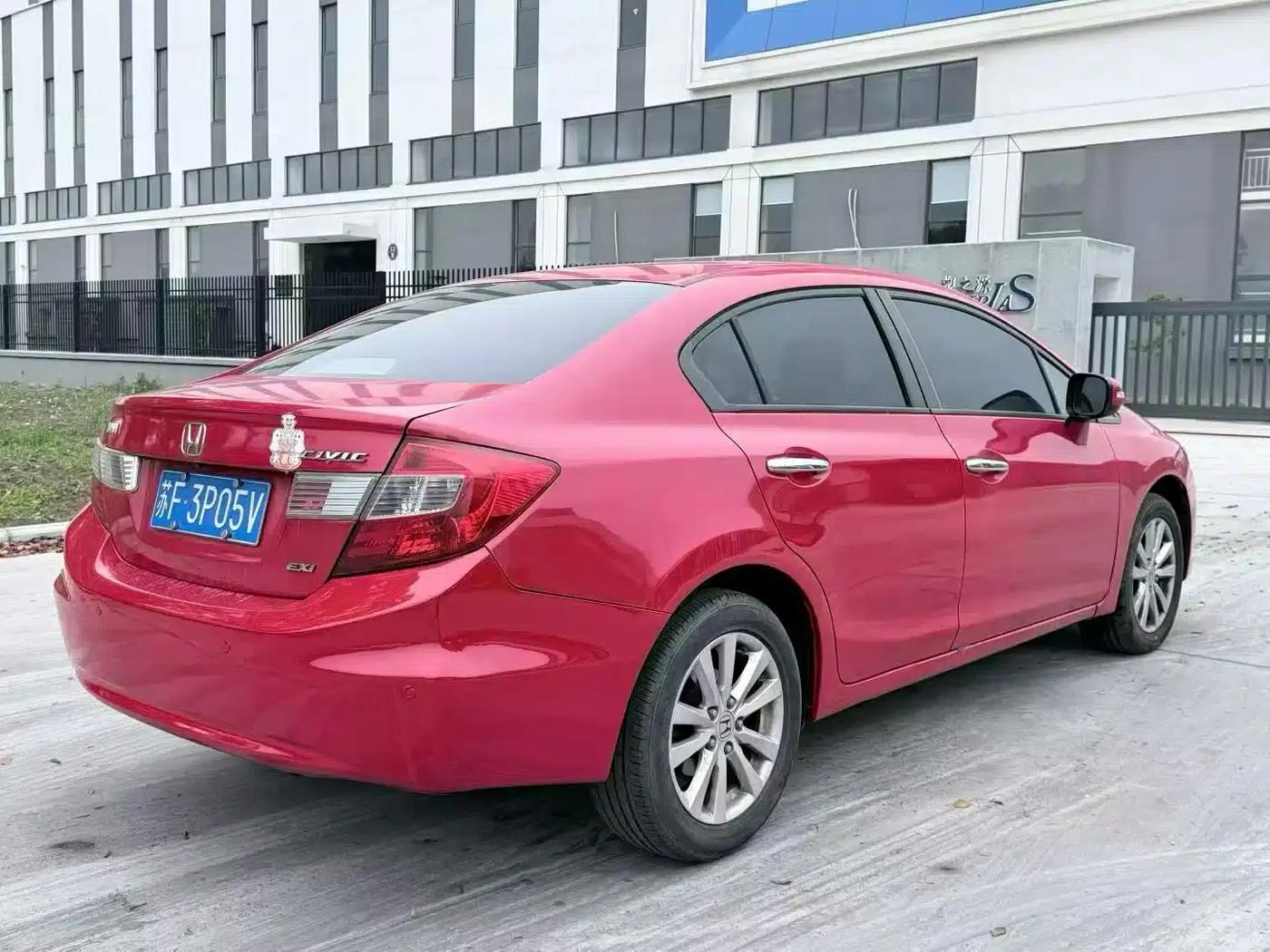 Civic 2013 10th Anniversary Edition 1.8L Automatic Luxury Edition — миниатюра 7