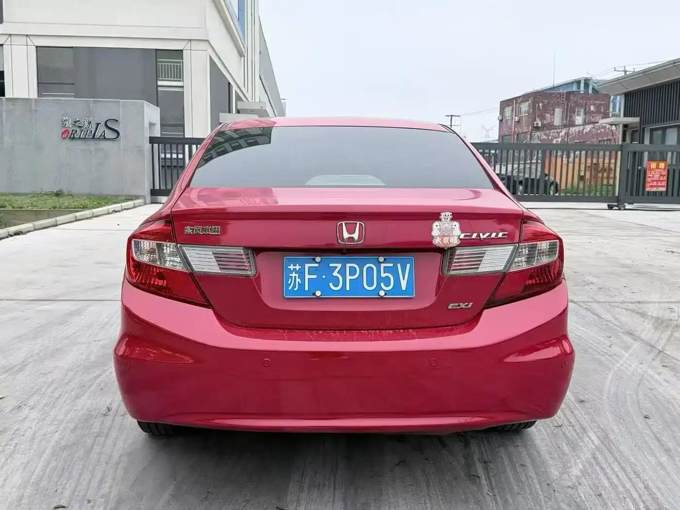 Civic 2013 10th Anniversary Edition 1.8L Automatic Luxury Edition — миниатюра 8