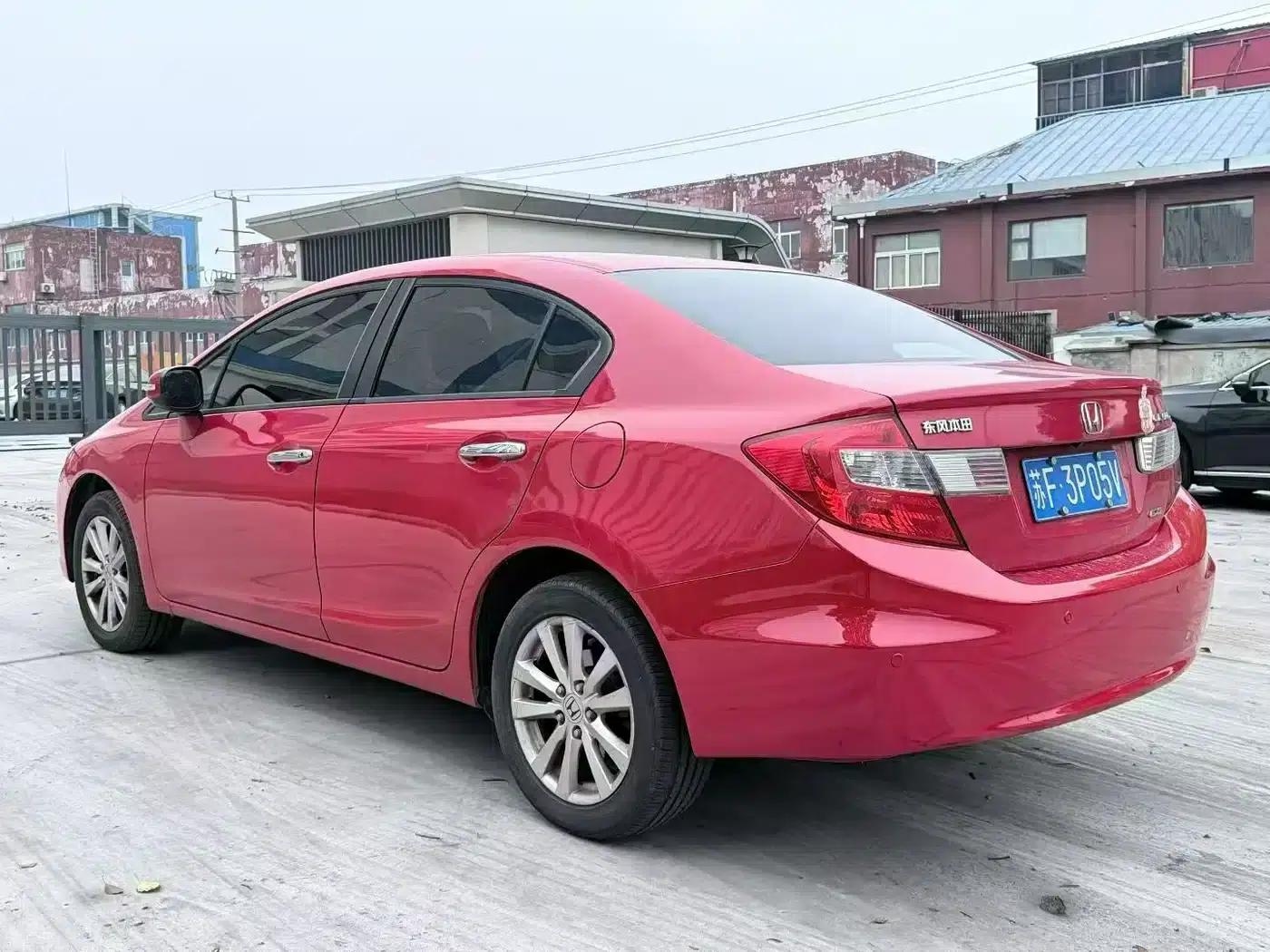 Civic 2013 10th Anniversary Edition 1.8L Automatic Luxury Edition — миниатюра 9
