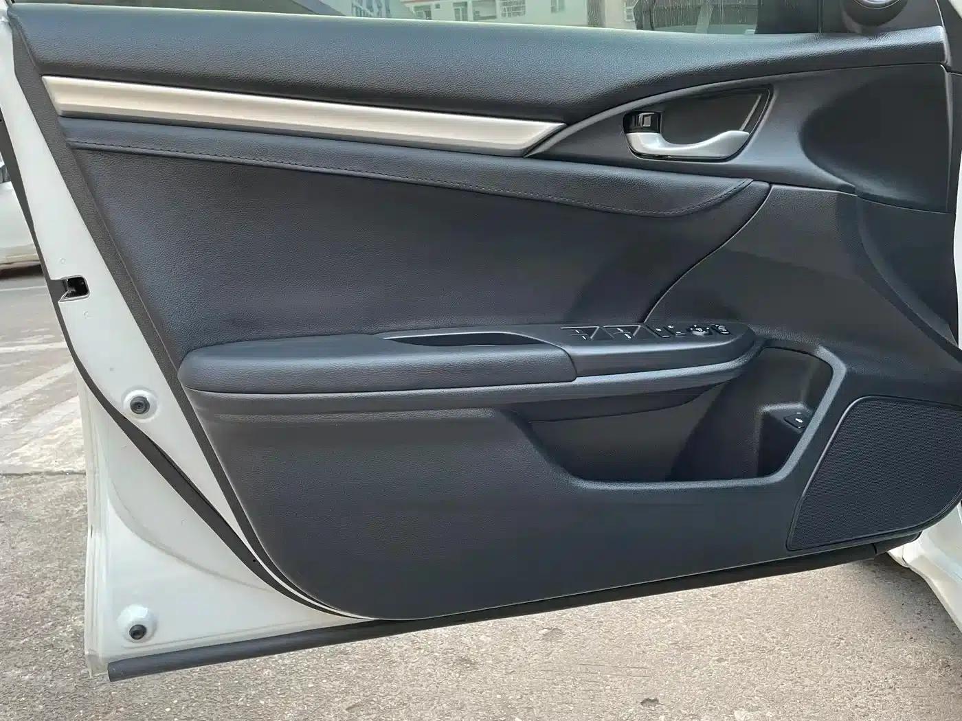 2016 Civic 220TURBO CVT Luxury Edition — миниатюра 11
