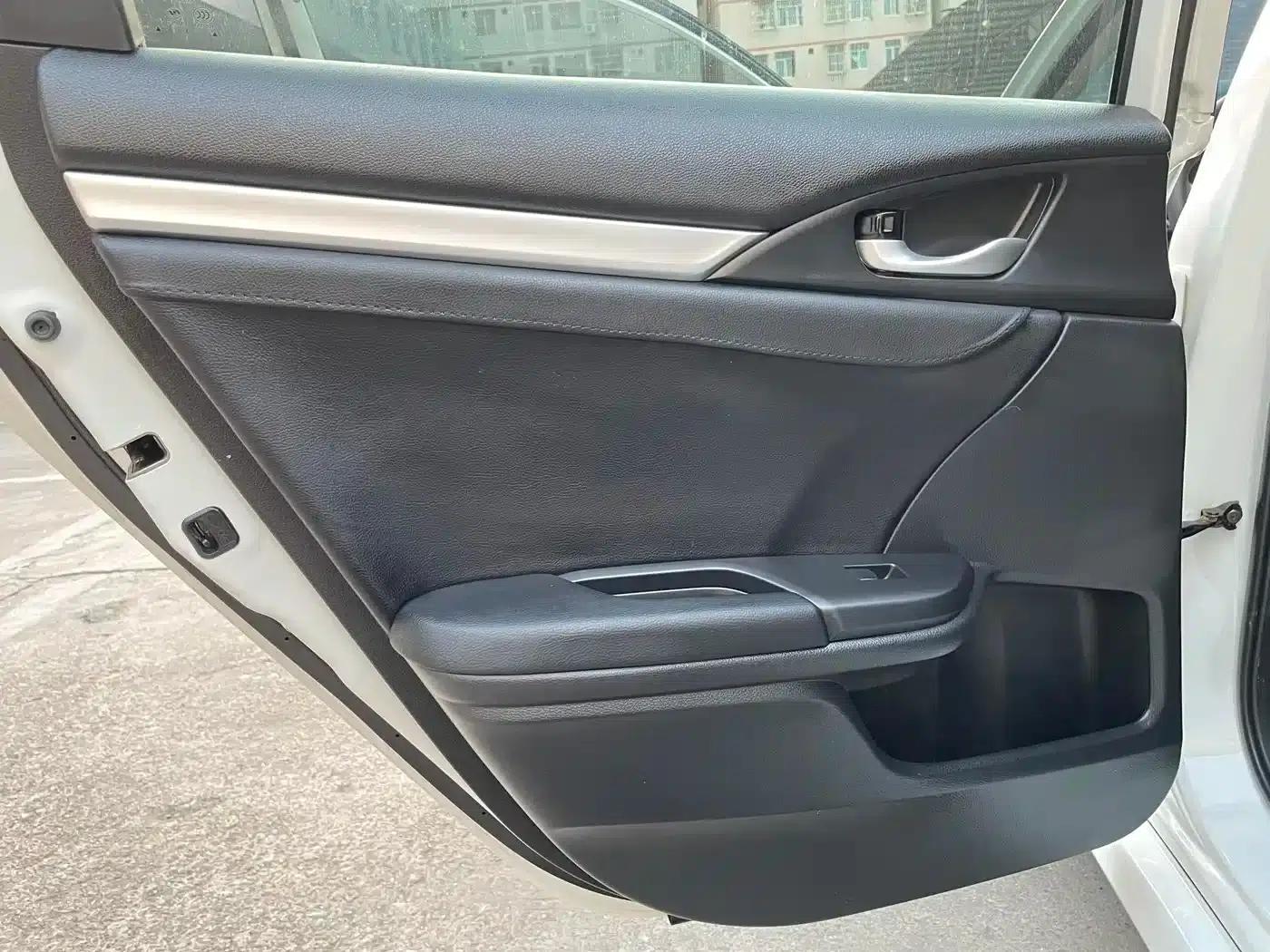2016 Civic 220TURBO CVT Luxury Edition — миниатюра 12