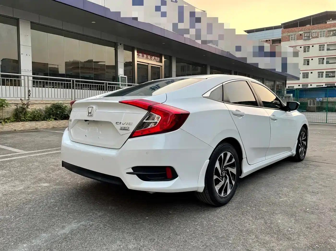 2016 Civic 220TURBO CVT Luxury Edition — миниатюра 16