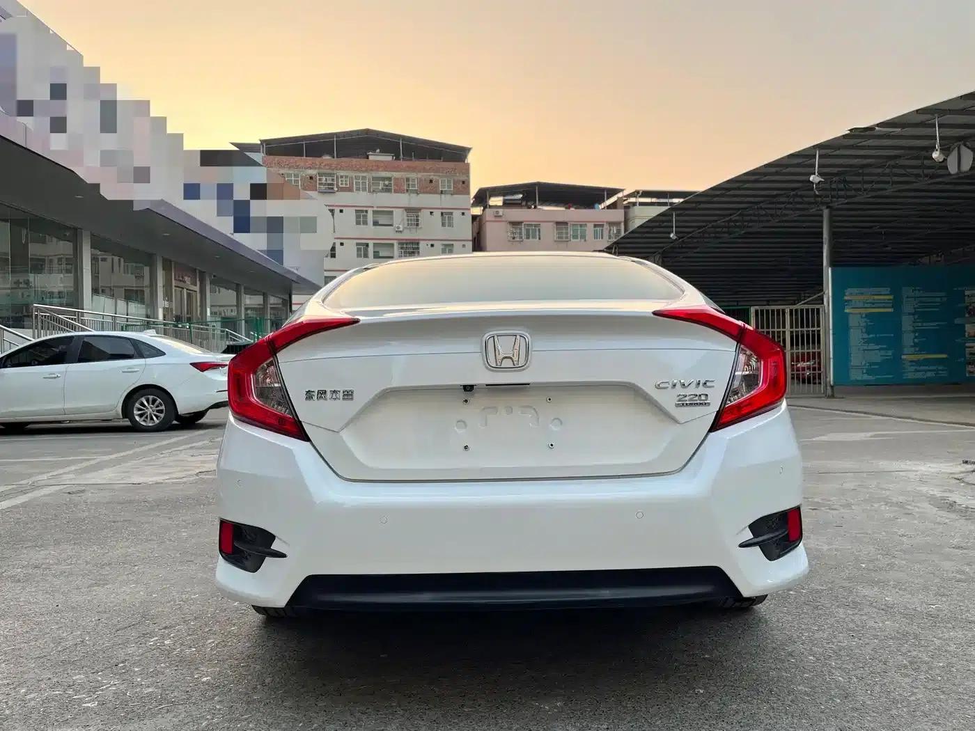 2016 Civic 220TURBO CVT Luxury Edition — миниатюра 17