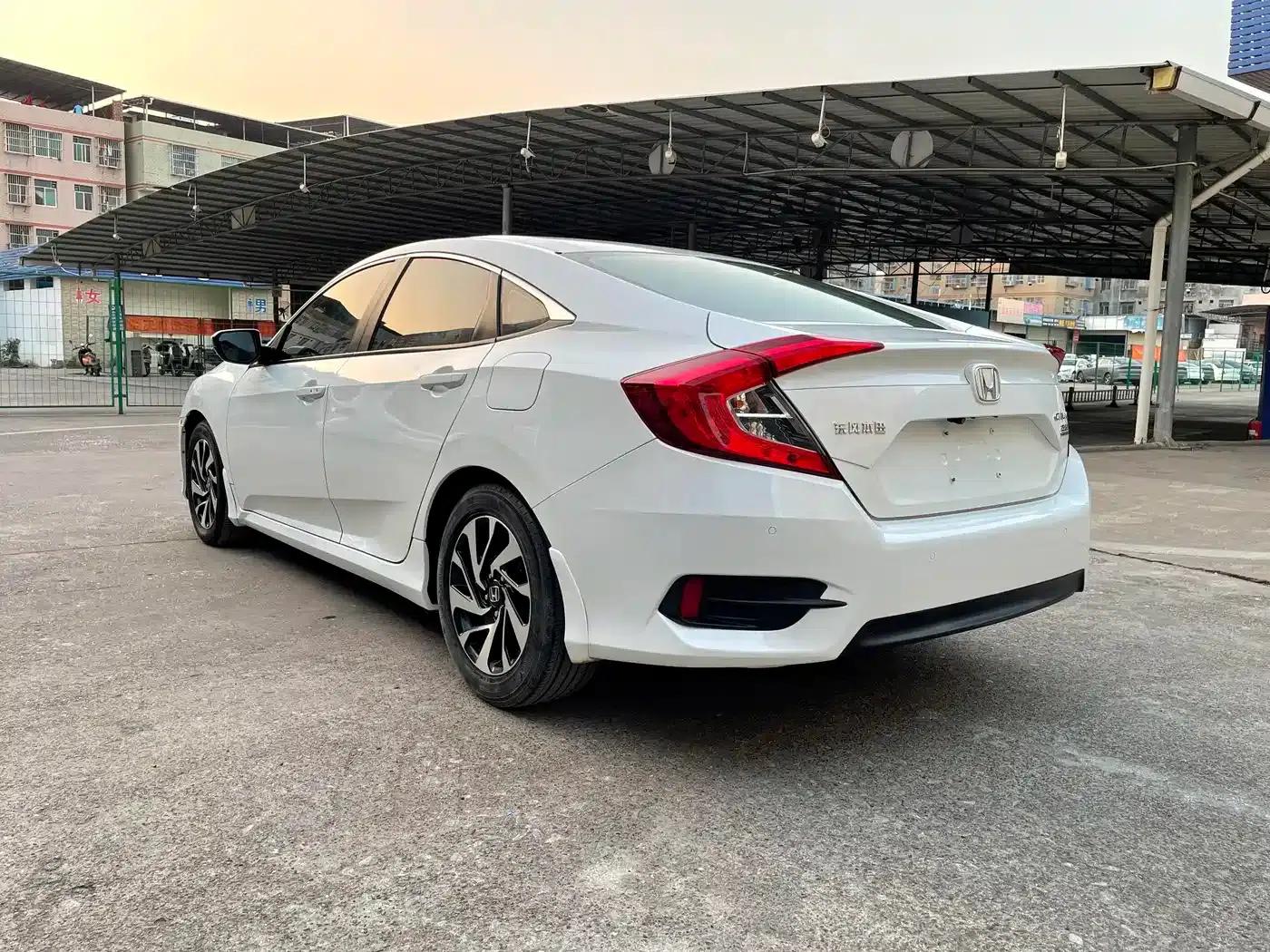 2016 Civic 220TURBO CVT Luxury Edition — миниатюра 18