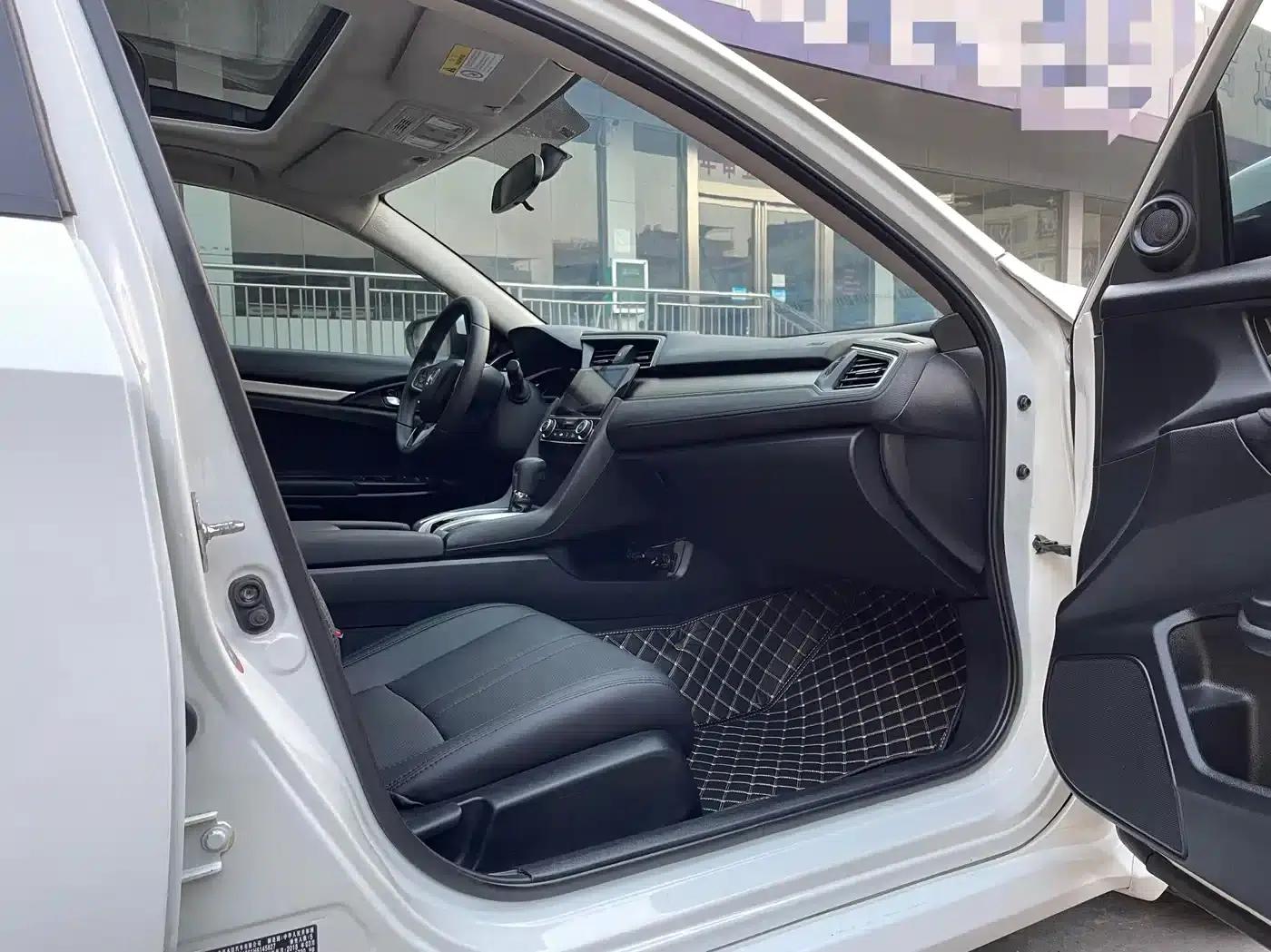 2016 Civic 220TURBO CVT Luxury Edition — миниатюра 6