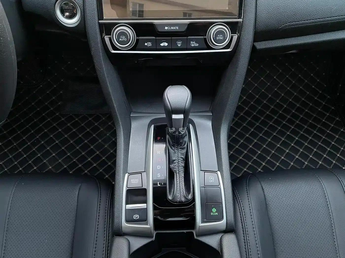 2016 Civic 220TURBO CVT Luxury Edition — миниатюра 9