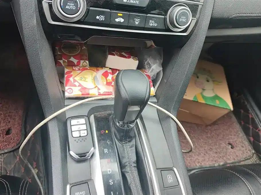 2016 Civic 220TURBO CVT Luxury Edition — миниатюра 16
