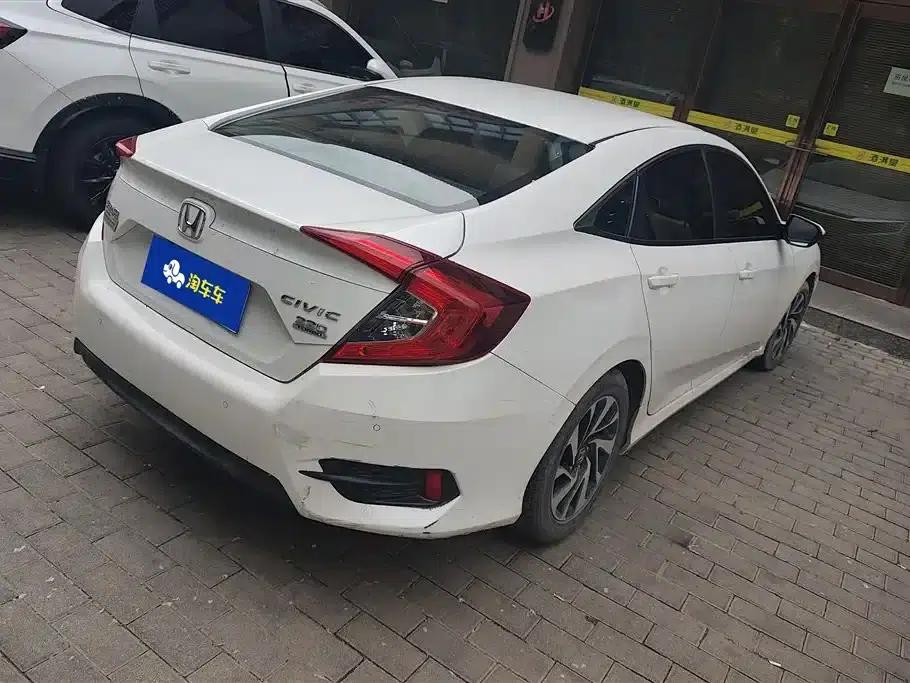 2016 Civic 220TURBO CVT Luxury Edition — миниатюра 3