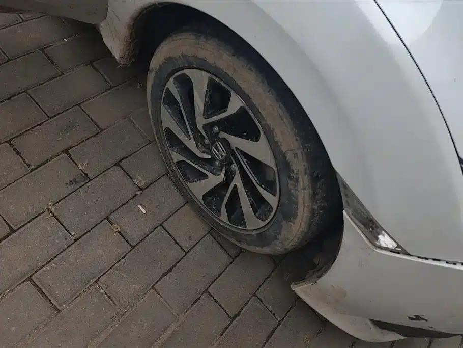 2016 Civic 220TURBO CVT Luxury Edition — миниатюра 6