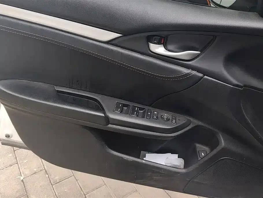 2016 Civic 220TURBO CVT Luxury Edition — миниатюра 7