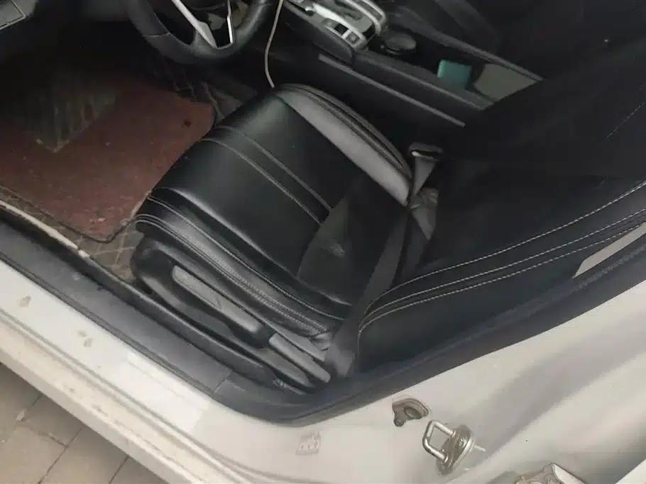 2016 Civic 220TURBO CVT Luxury Edition — миниатюра 9