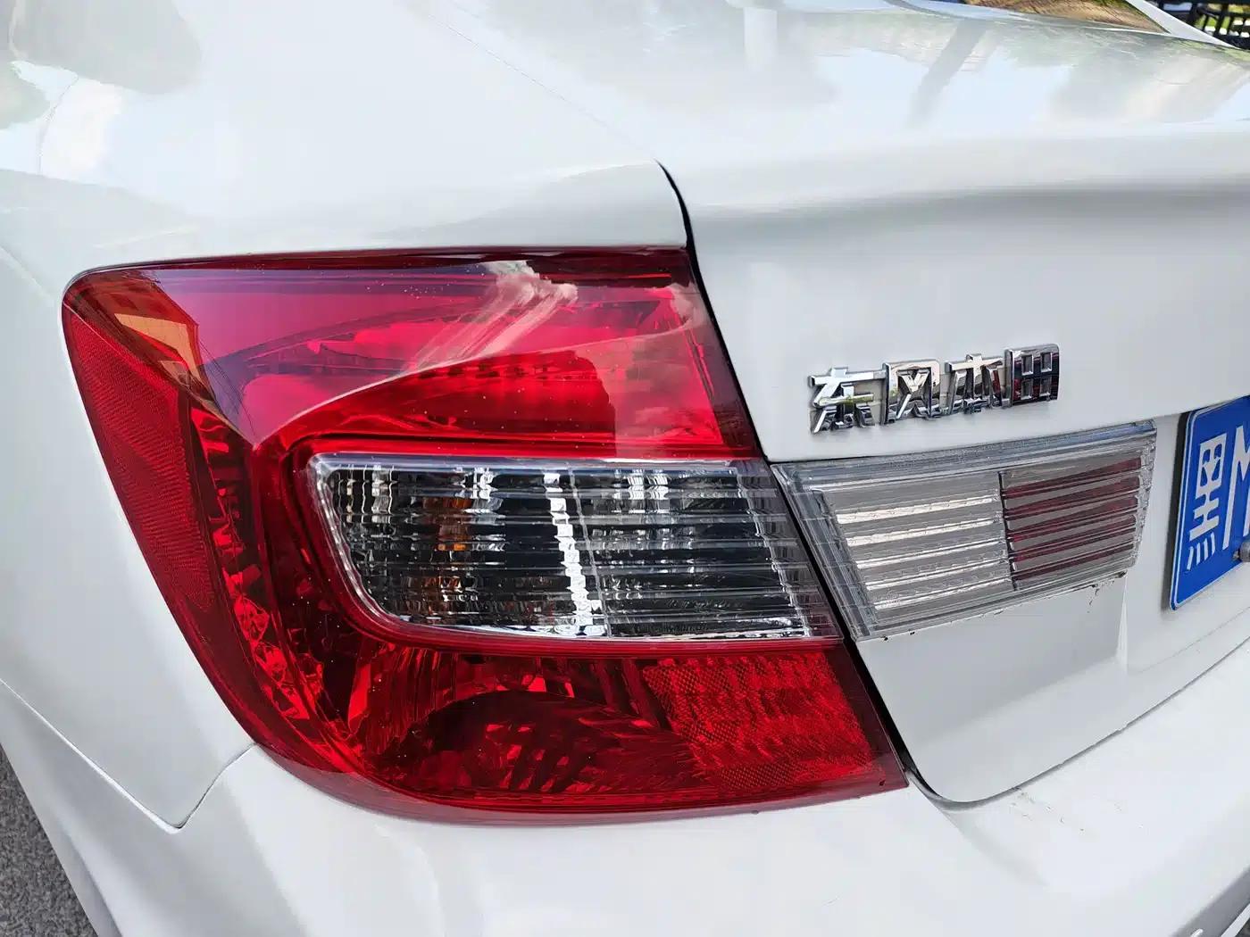 Civic 2013 10th Anniversary Edition 1.8L Automatic Comfort Version — миниатюра 16