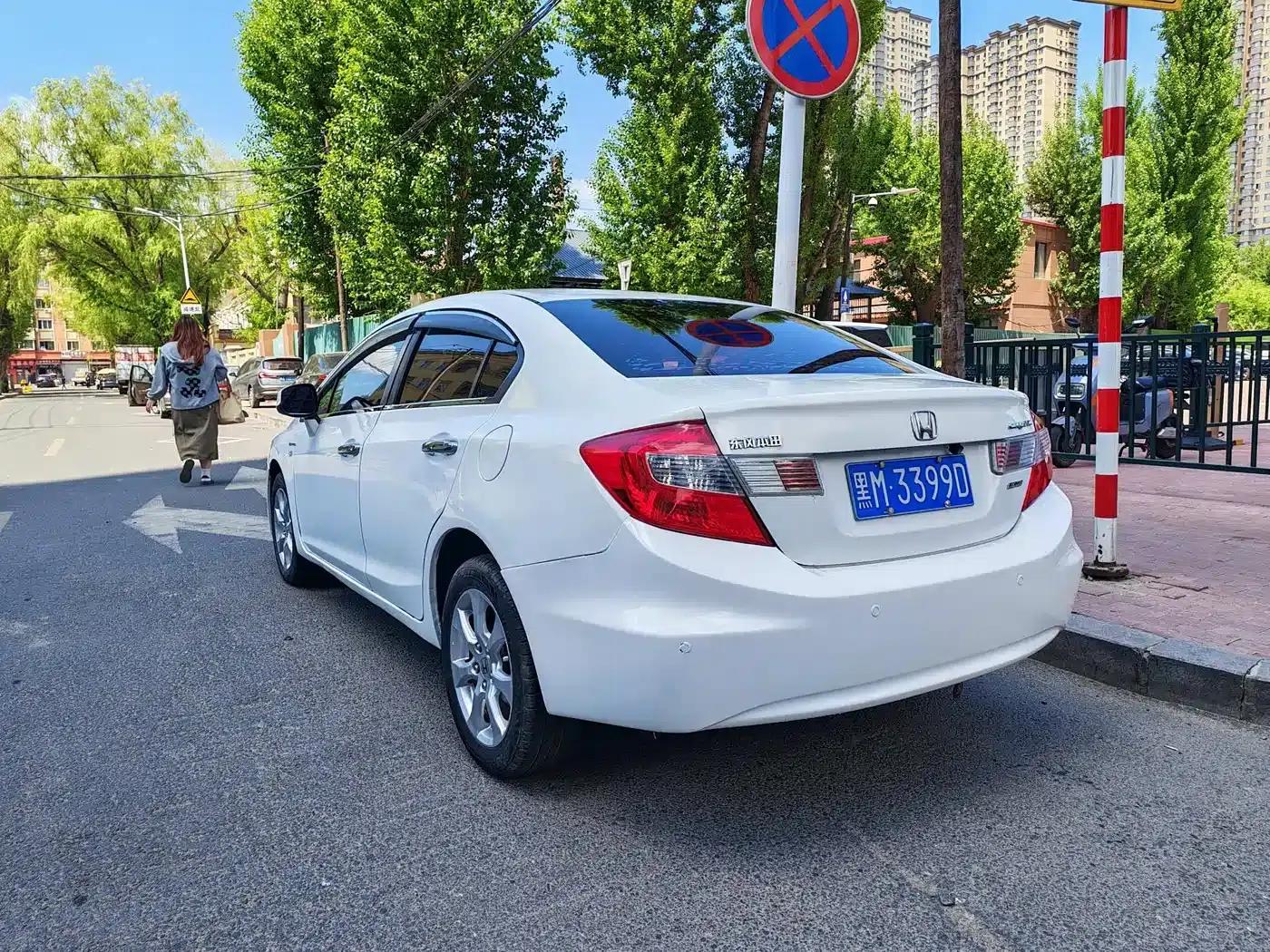 Civic 2013 10th Anniversary Edition 1.8L Automatic Comfort Version — миниатюра 6