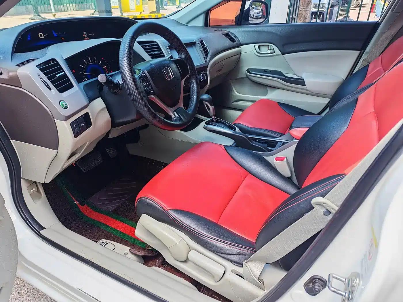 Civic 2013 10th Anniversary Edition 1.8L Automatic Comfort Version — миниатюра 7