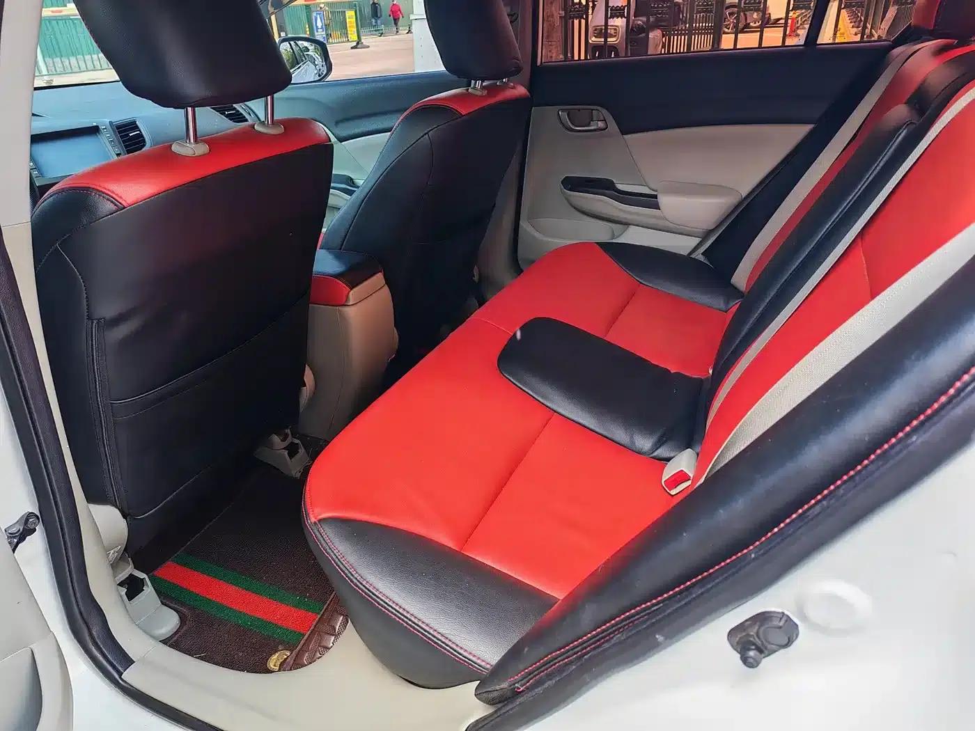 Civic 2013 10th Anniversary Edition 1.8L Automatic Comfort Version — миниатюра 9