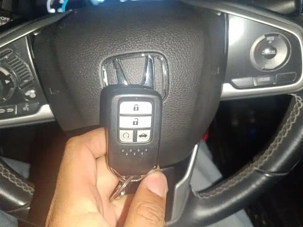 2016 Civic 220TURBO CVT Premium Edition — миниатюра 12
