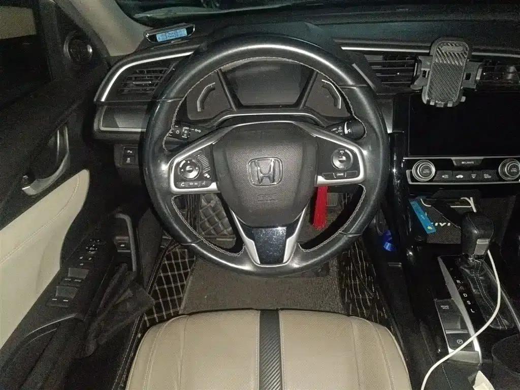 2016 Civic 220TURBO CVT Premium Edition — миниатюра 3