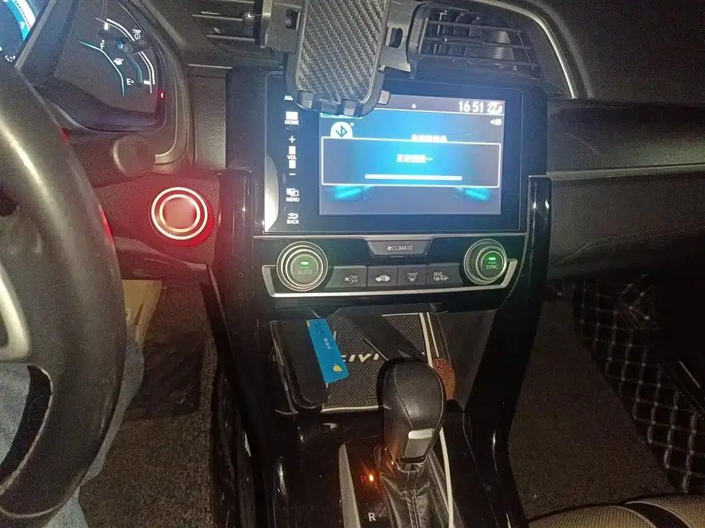 2016 Civic 220TURBO CVT Premium Edition — миниатюра 6