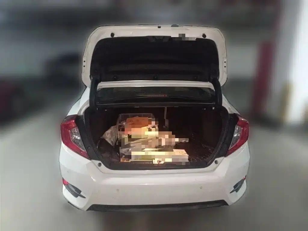 2016 Civic 220TURBO CVT Premium Edition — миниатюра 10