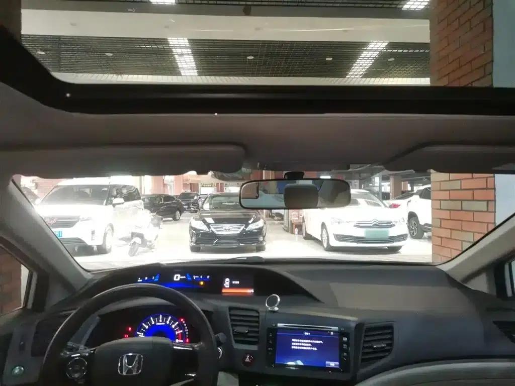 2014 Civic 1.8L Automatic Comfort Edition — миниатюра 14