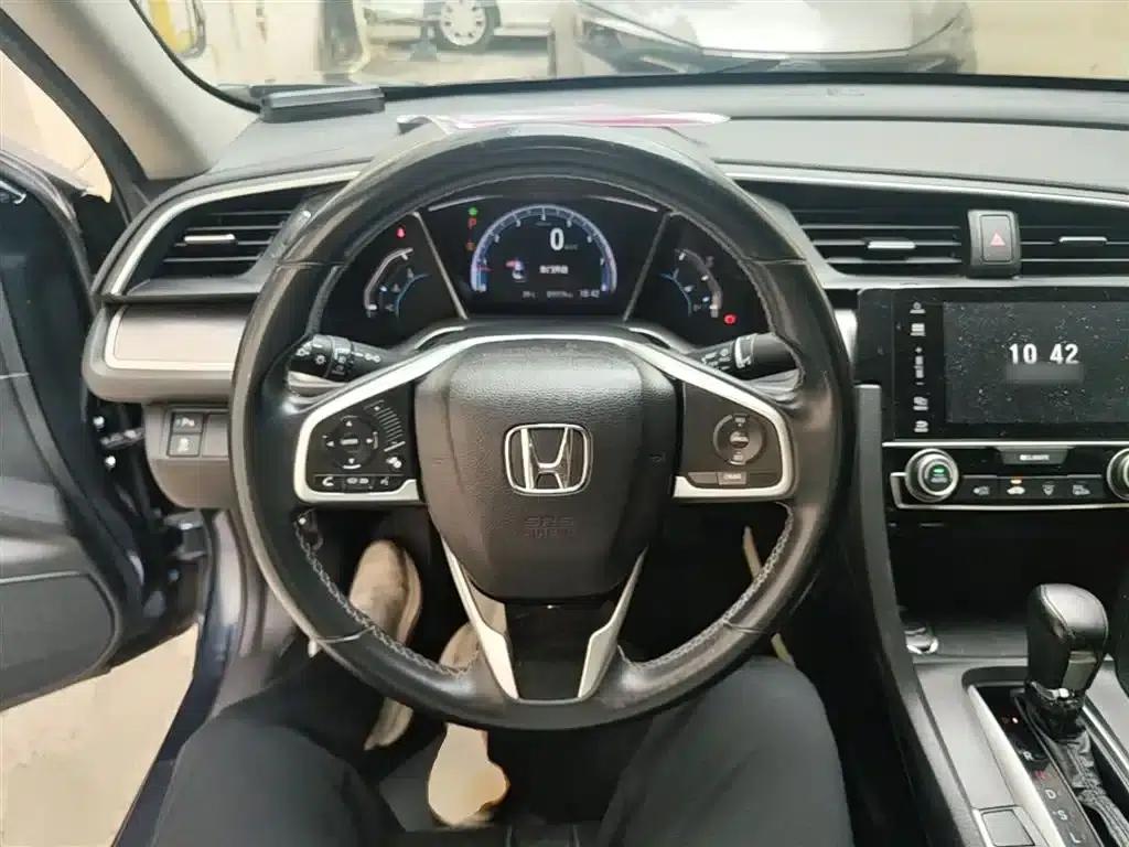 2016 Civic 220TURBO CVT Premium Edition — миниатюра 11