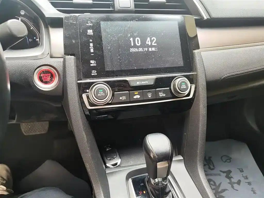 2016 Civic 220TURBO CVT Premium Edition — миниатюра 13