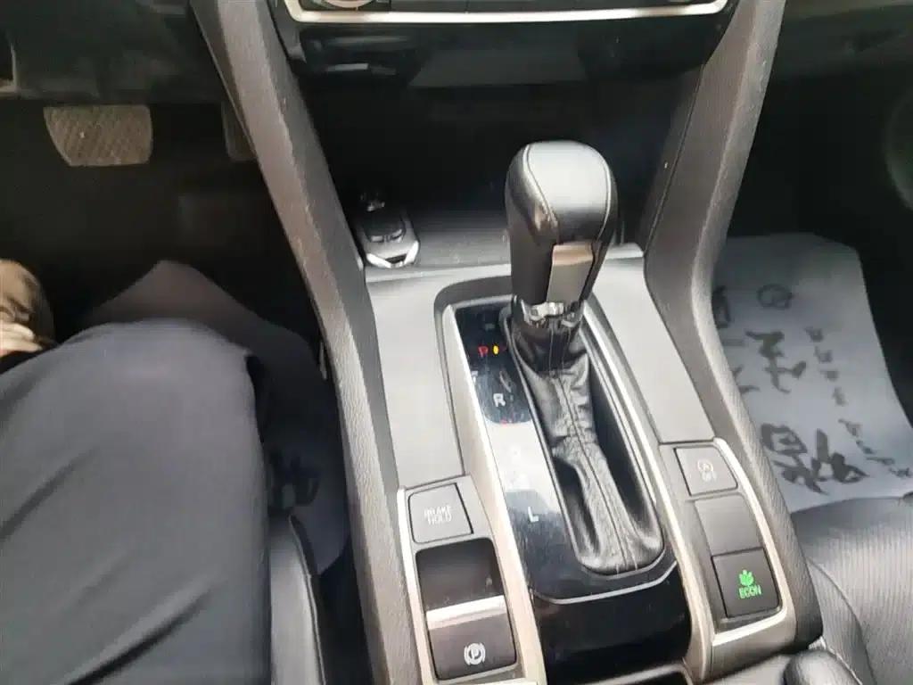 2016 Civic 220TURBO CVT Premium Edition — миниатюра 14