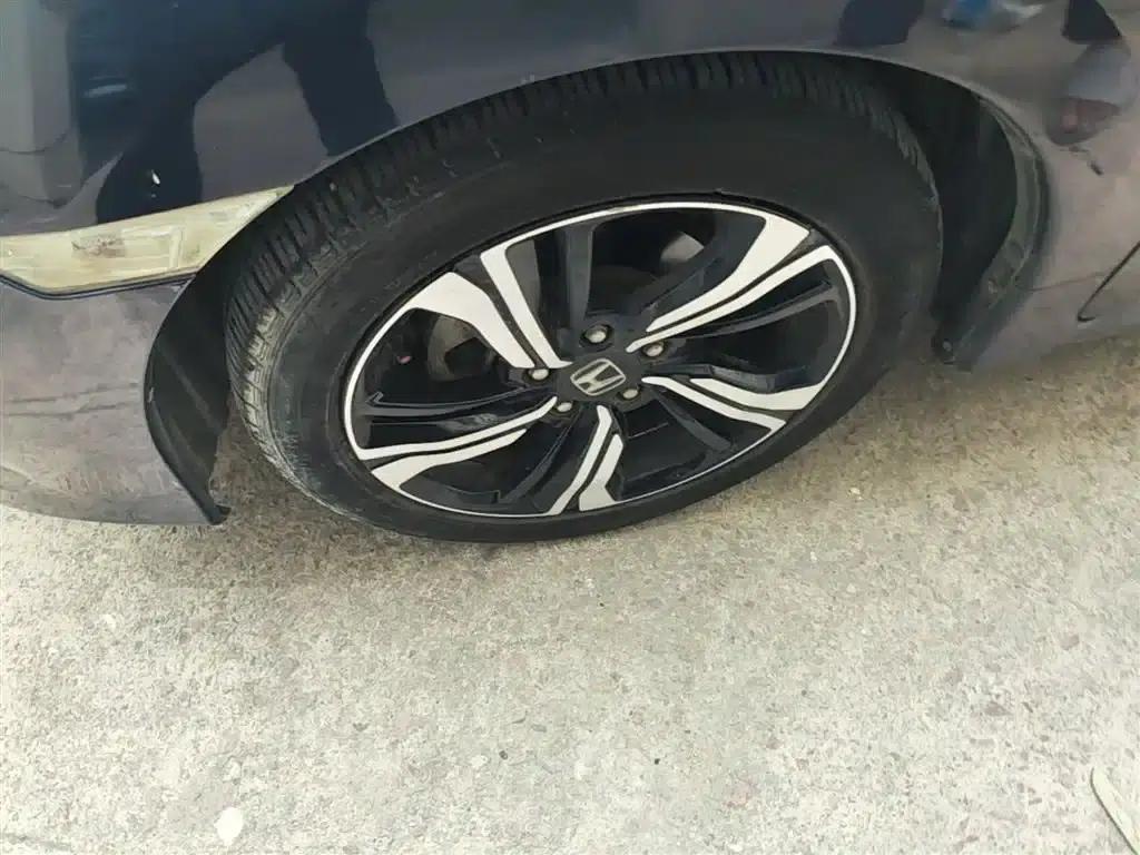 2016 Civic 220TURBO CVT Premium Edition — миниатюра 23