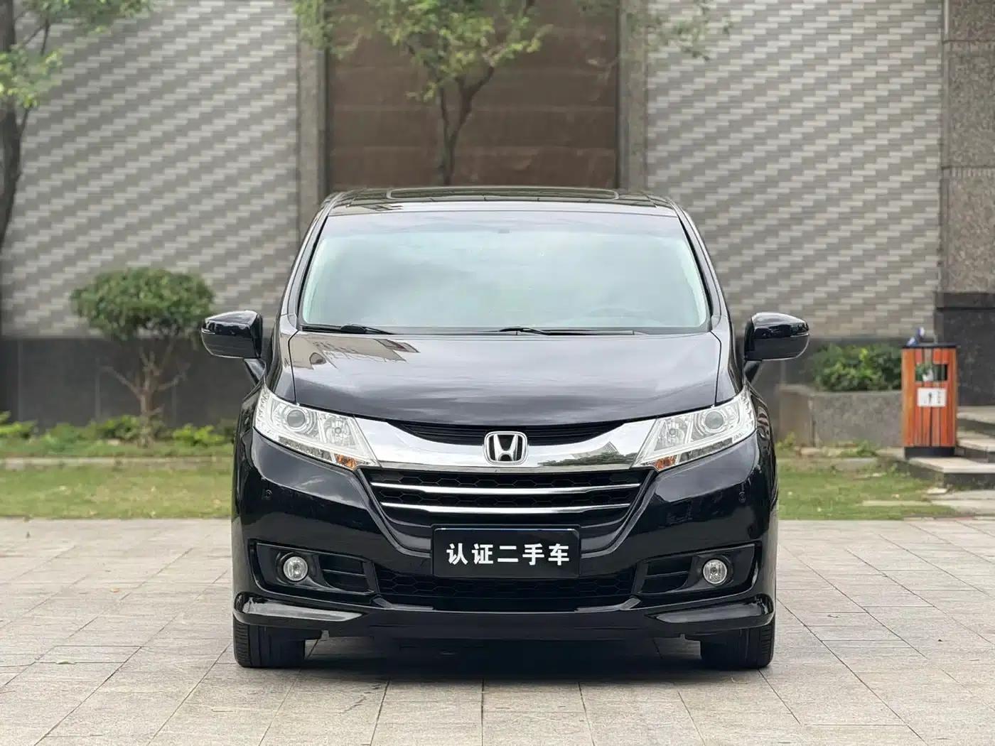 2015 Odyssey Facelift 2.4L Luxury Edition — миниатюра 2