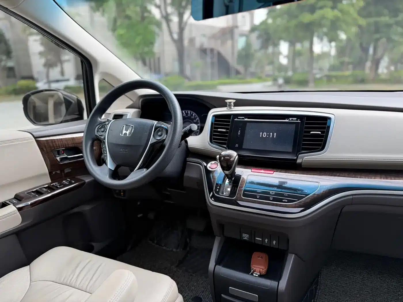 2015 Odyssey Facelift 2.4L Luxury Edition — миниатюра 12