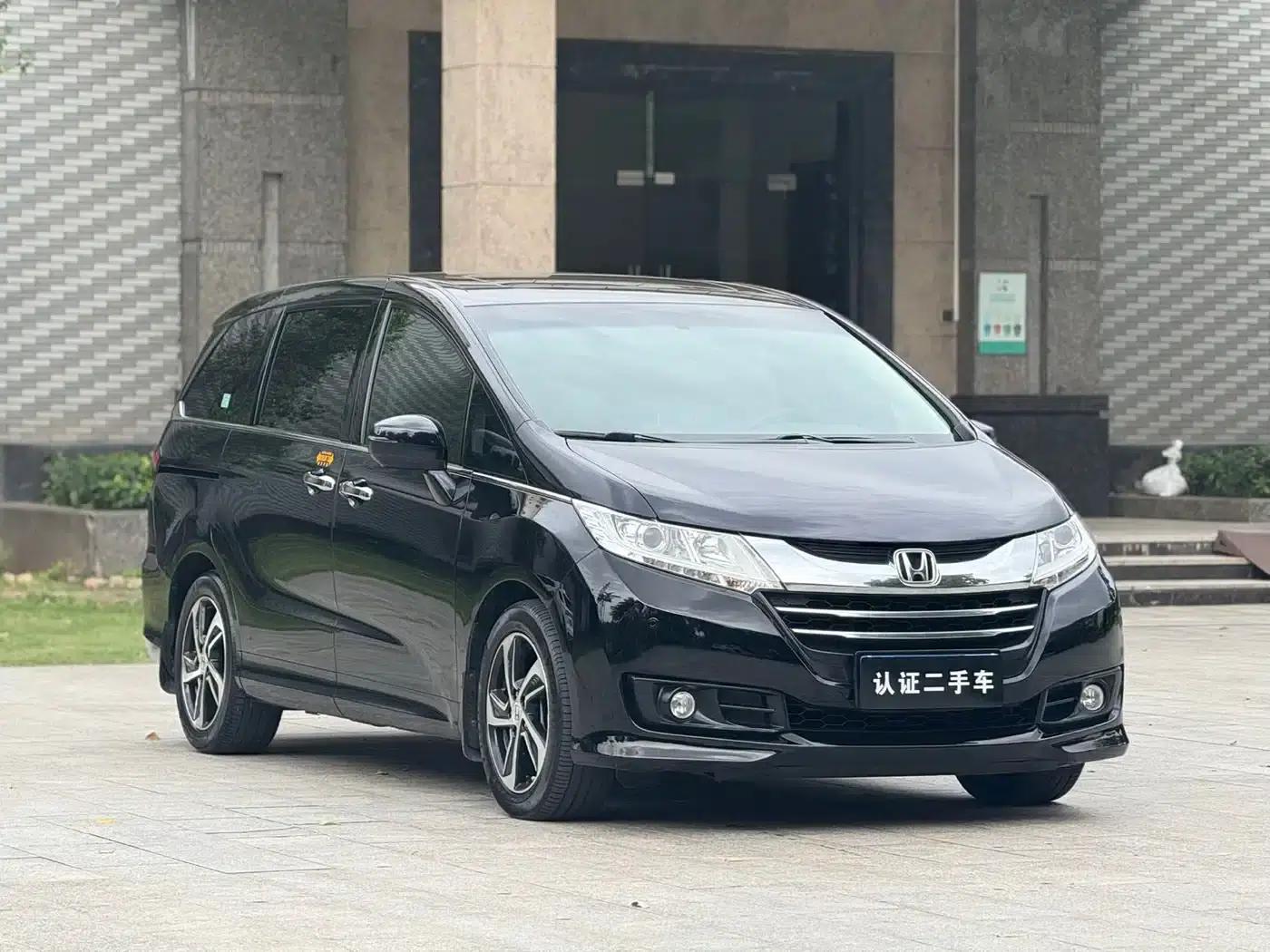 2015 Odyssey Facelift 2.4L Luxury Edition — миниатюра 3