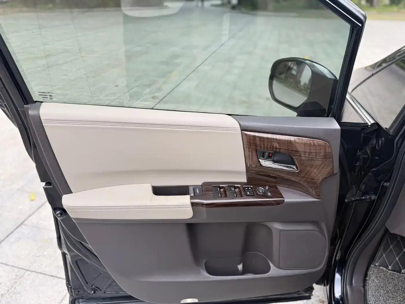 2015 Odyssey Facelift 2.4L Luxury Edition — миниатюра 4