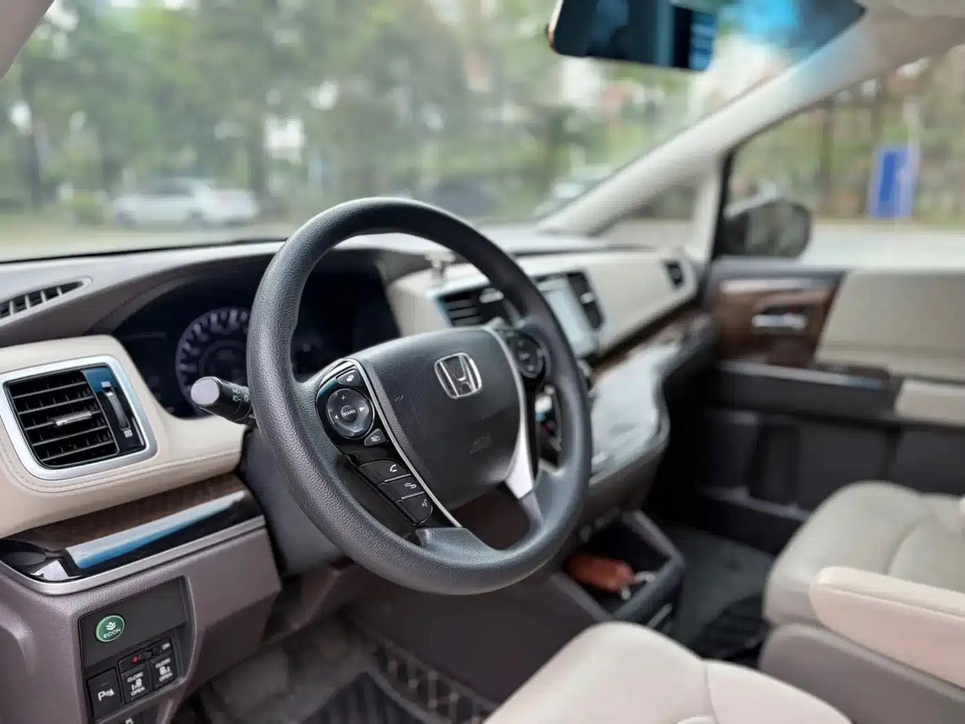 2015 Odyssey Facelift 2.4L Luxury Edition — миниатюра 6