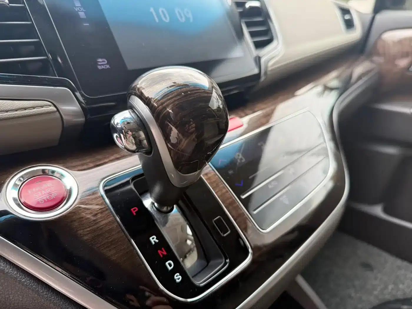 2015 Odyssey Facelift 2.4L Luxury Edition — миниатюра 7