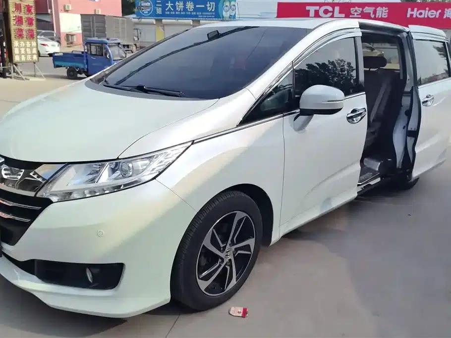 2015 Odyssey Facelift 2.4L Luxury Edition — миниатюра 2