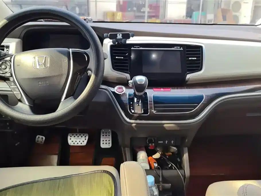 2015 Odyssey Facelift 2.4L Luxury Edition — миниатюра 12