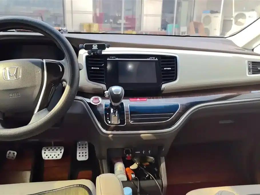 2015 Odyssey Facelift 2.4L Luxury Edition — миниатюра 13