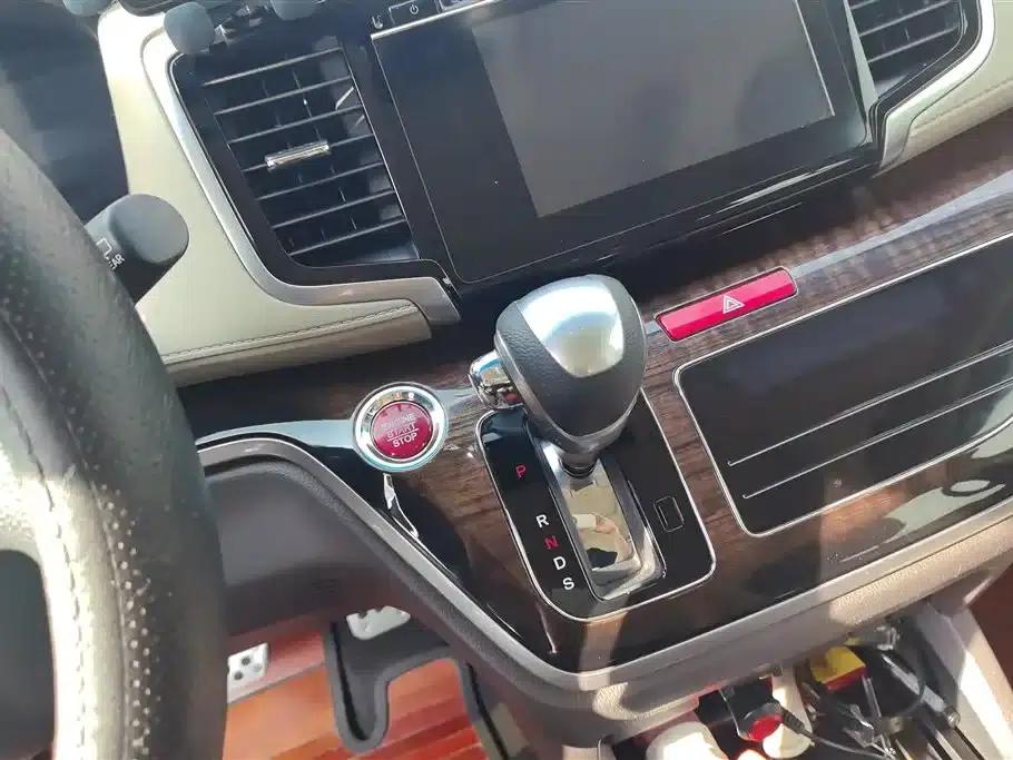 2015 Odyssey Facelift 2.4L Luxury Edition — миниатюра 16