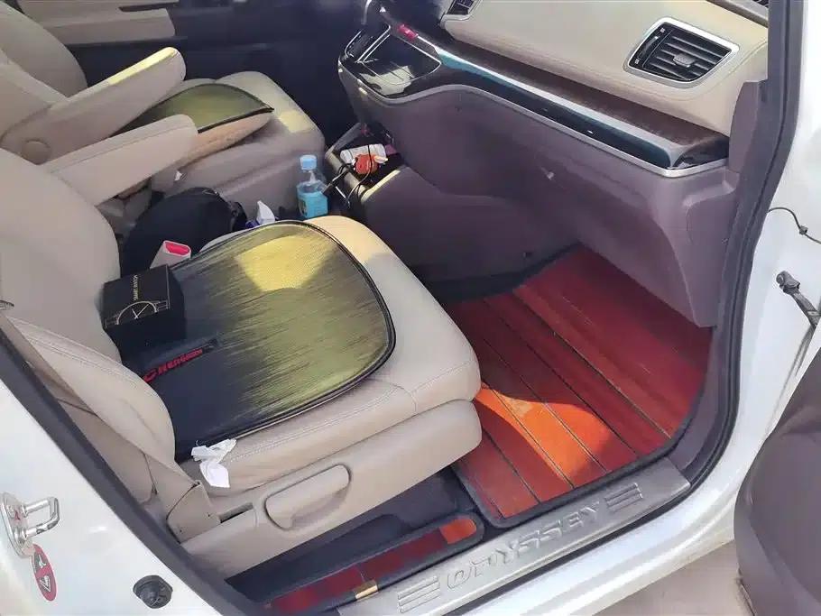 2015 Odyssey Facelift 2.4L Luxury Edition — миниатюра 8