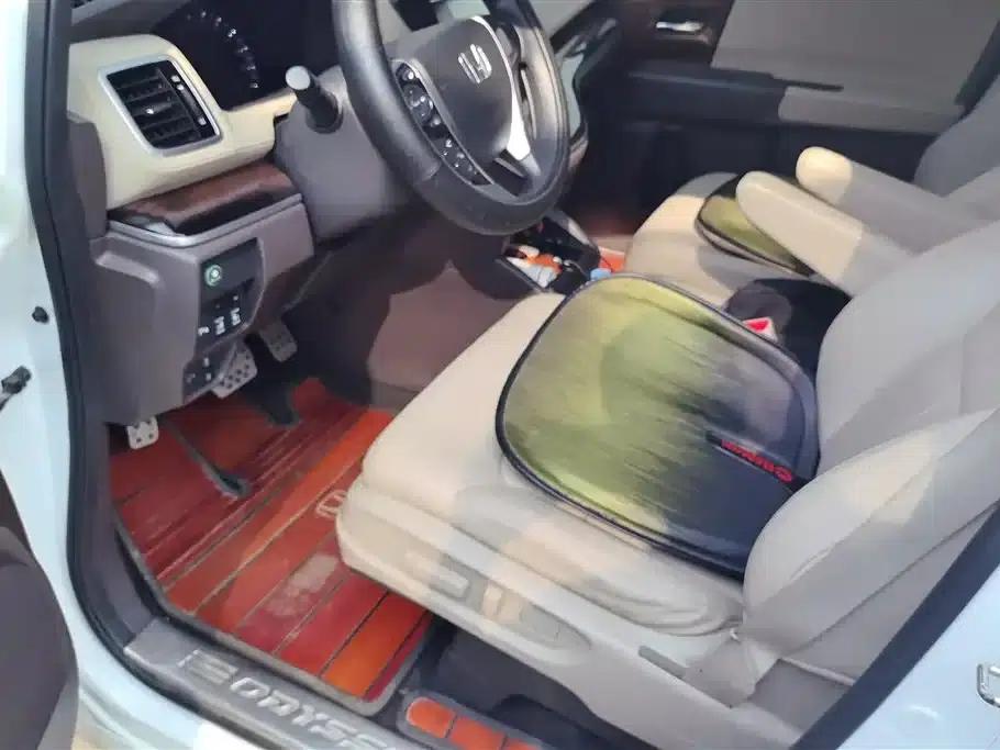 2015 Odyssey Facelift 2.4L Luxury Edition — миниатюра 9