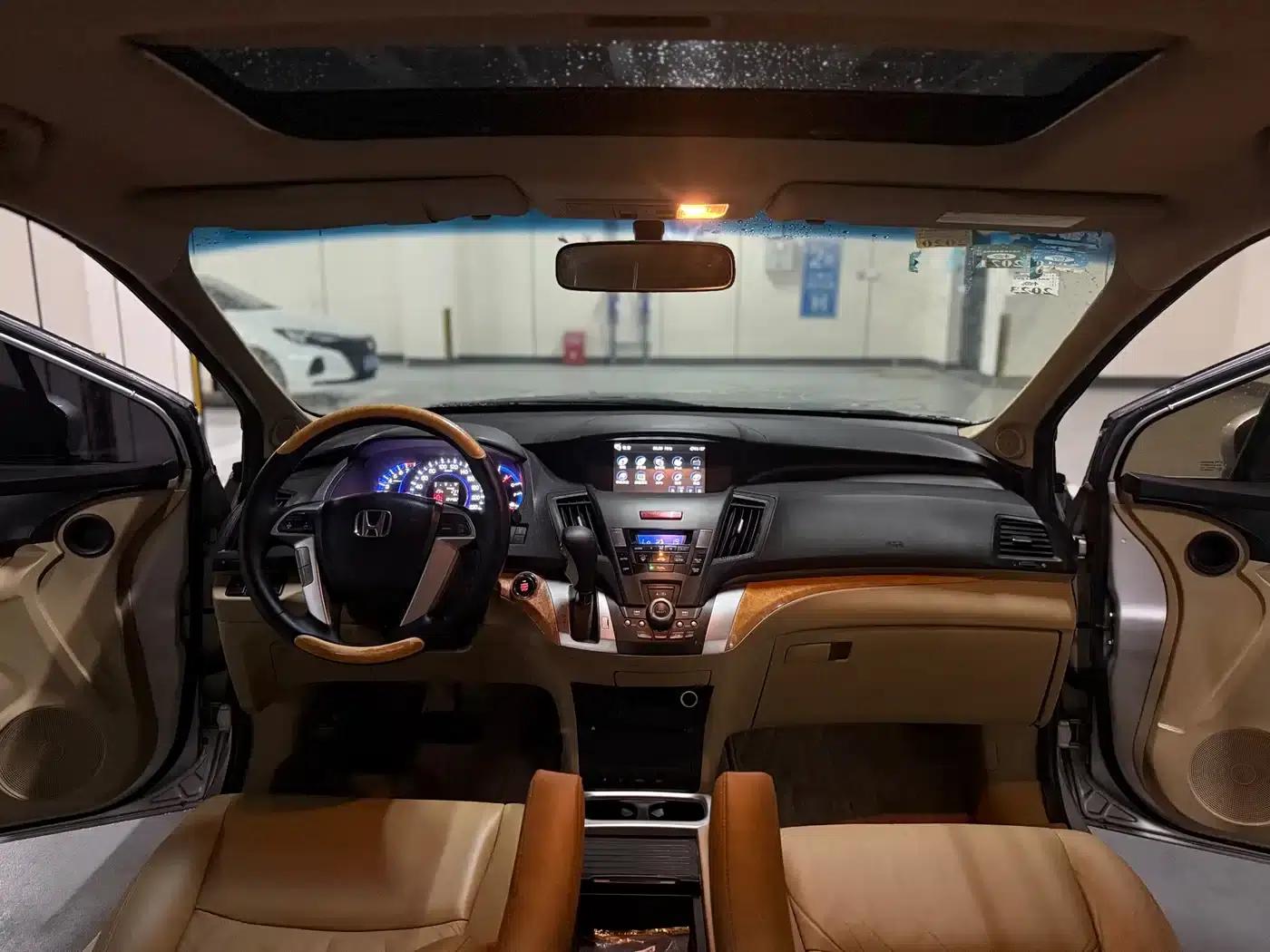 2011 Honda Odyssey 2.4L Luxury Edition — миниатюра 11