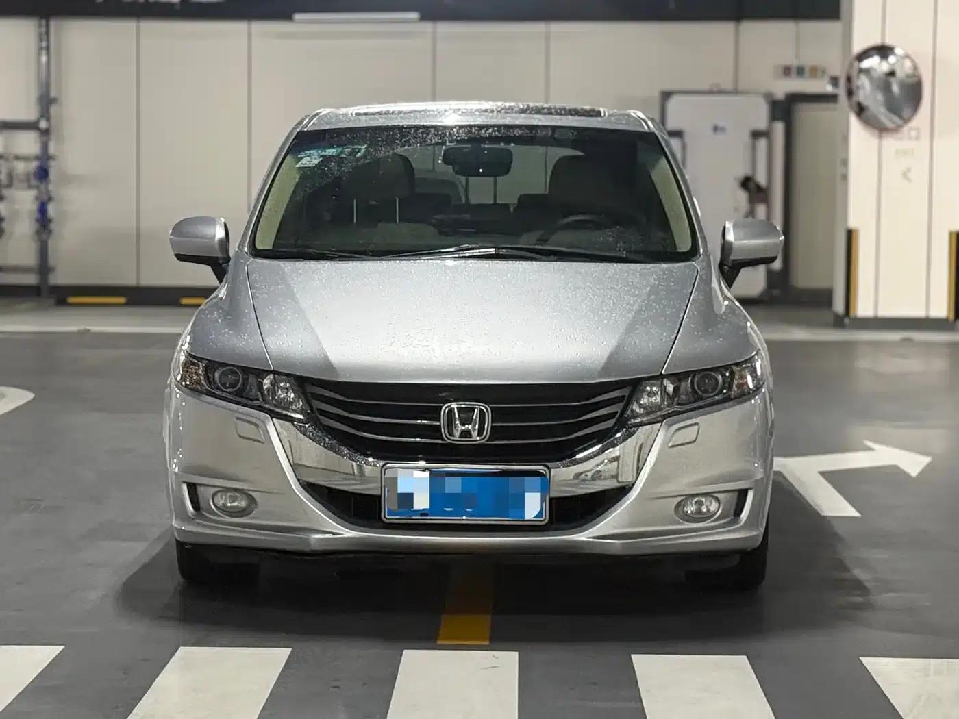 2011 Honda Odyssey 2.4L Luxury Edition — миниатюра 3
