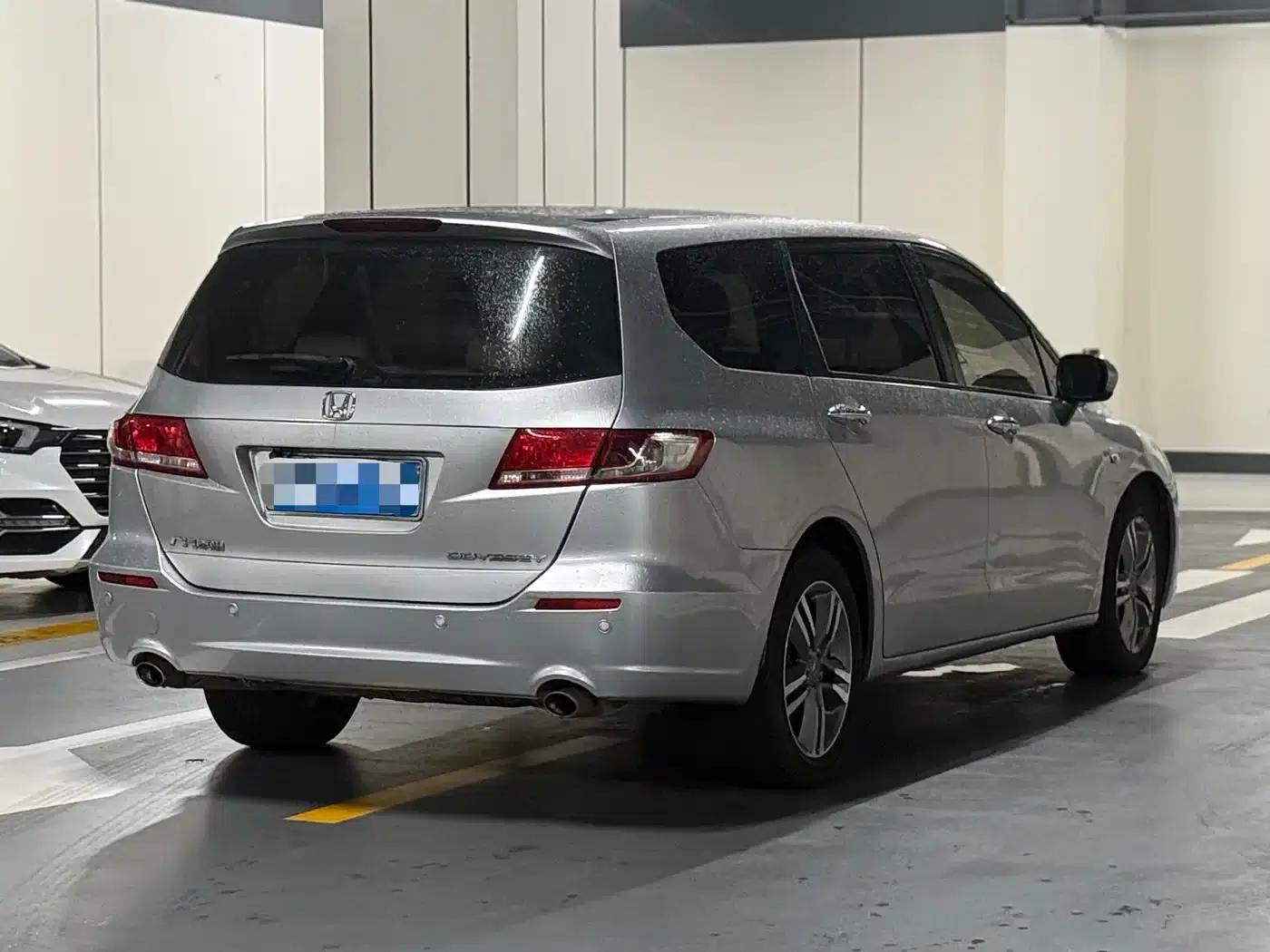 2011 Honda Odyssey 2.4L Luxury Edition — миниатюра 6